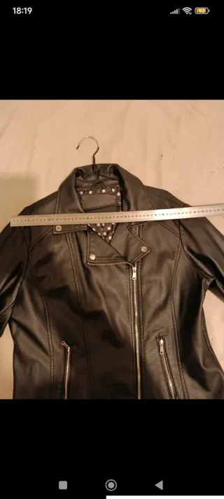 Chaqueta efecto piel negra