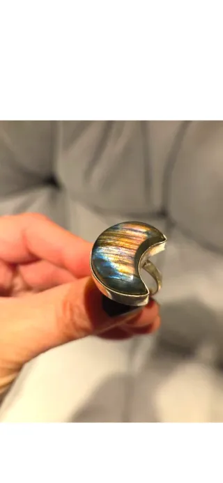 Anello con pietra labradorite