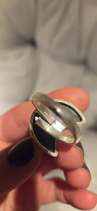 Anello con pietra labradorite