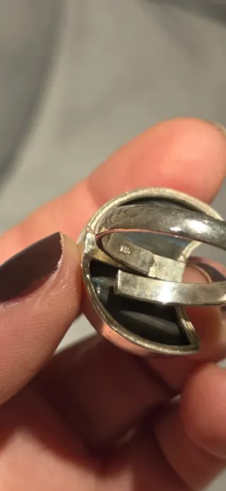 Anello con pietra labradorite