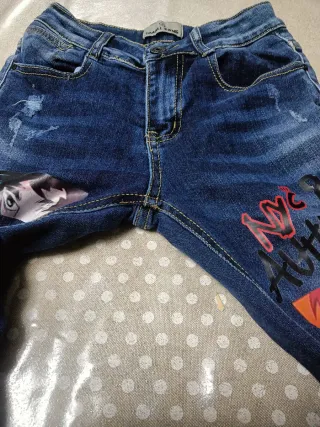 Jeans bambino con disegni anime, taglia 10 anni