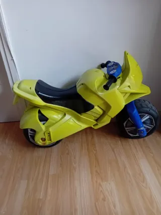 Moto de juguete infantil