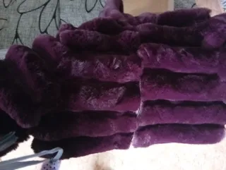 Chaqueta pelo color berenjena