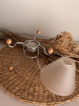 Lámpara de mesa con pantalla de cristal