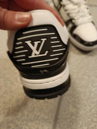 Scarpe LV bianche e nere taglia 42