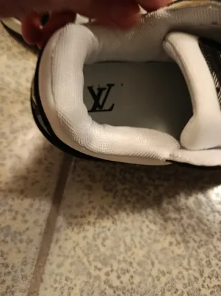 Scarpe LV bianche e nere taglia 42