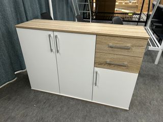 Aparador 3 puertas y 2 cajones