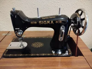 Máquina de coser antigua SIGMA
