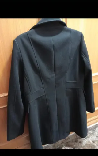 Abrigo largo de paño ANDYUS ,mide 93cm de largo.