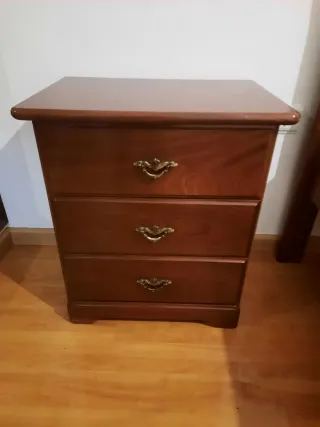 Cama Solteiro Mogno com Mesa Cabeceira