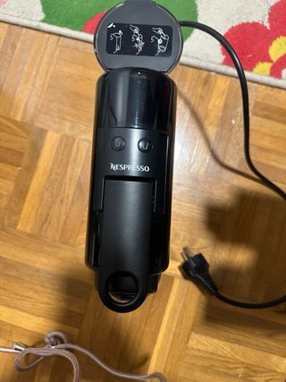 Cafetera Nespresso Inissia Negra