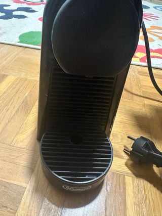 Cafetera Nespresso Inissia Negra