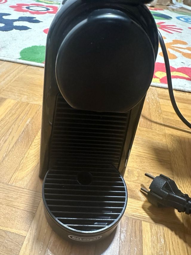 Cafetera Nespresso Inissia Negra