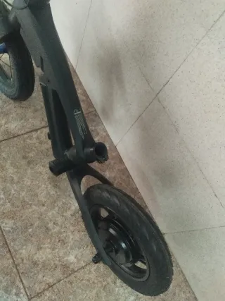 Bicicleta eléctrica infantil negra batería