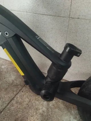 Bicicleta eléctrica infantil negra batería