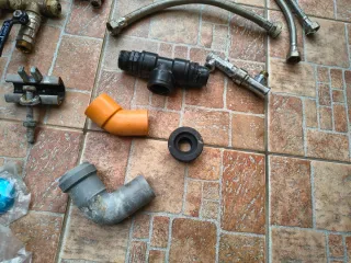 Raccordo idraulico misto