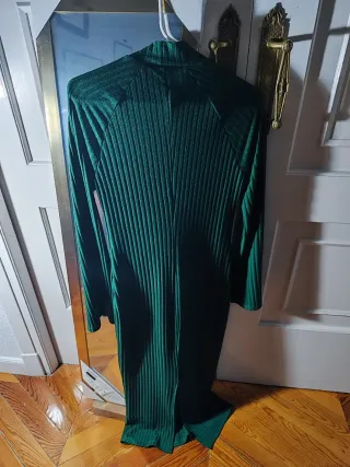 Vestido largo verde de canalé