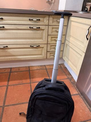Mochila con ruedas negra