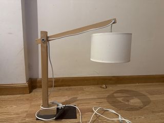 Lámpara de mesa madera y tela