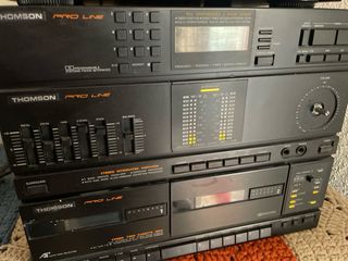 Cadena de música Thomson negra