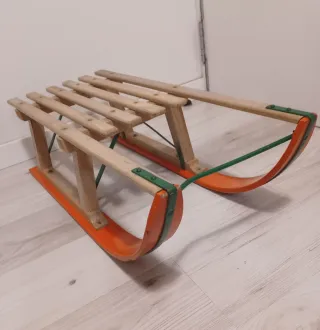 Trineo de madera clásico.