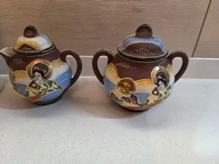 Serie di zuccheriere, teiere da collezione