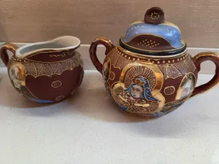 Serie di zuccheriere, teiere da collezione