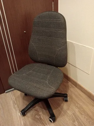 Silla de estudio ergonómica gris