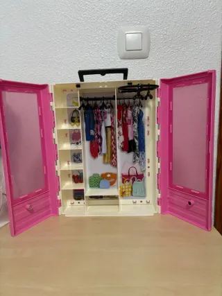 Armario Barbie con Accesorios