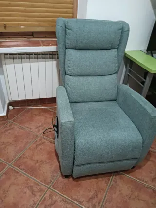 Poltrona relax in tessuto verde blu elettrico alzapersone