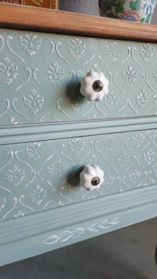 Mesita de noche francesa