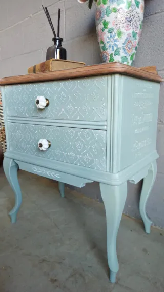 Mesita de noche francesa