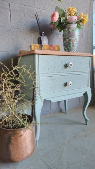 Mesita de noche francesa