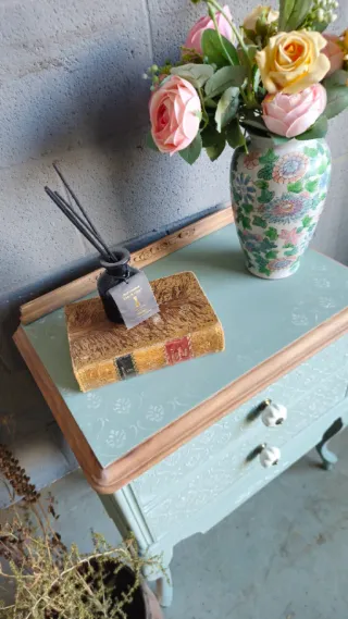 Mesita de noche francesa