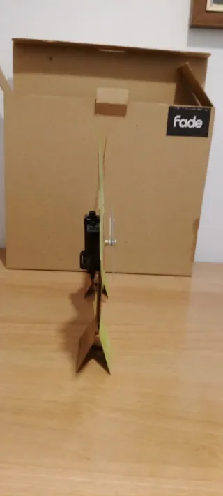 Orologio da tavolo cane verde, con pendolo.