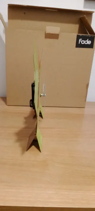 Orologio da tavolo cane verde, con pendolo.