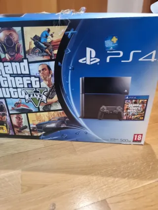 PS4 (PlayStation 4) Negra + GTA V