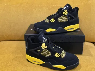 Jordan 4 Thunder Amarillo talla 45
