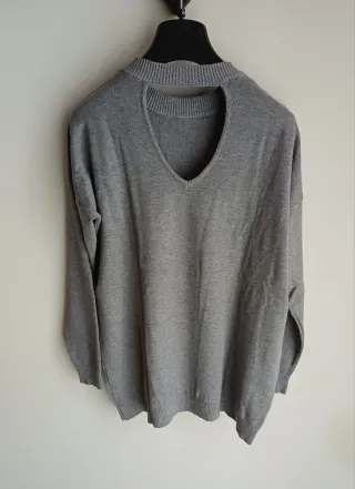 Maglia grigia con fiocchi neri