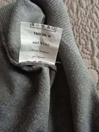 Maglia grigia con fiocchi neri