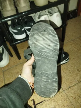 Sandalias Mustang Negras y Blancas