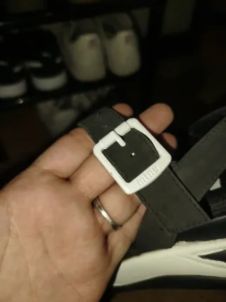 Sandalias Mustang Negras y Blancas