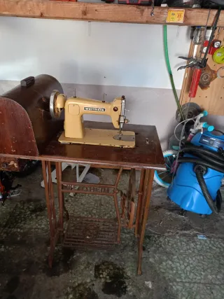Máquina de coser Wertheim
