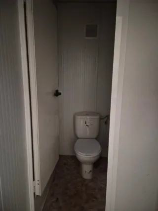 Caseta obra con WC y lavabo