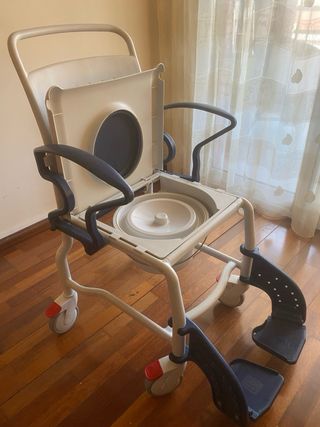 Silla de ducha para silla de ruedas