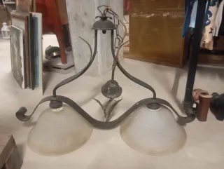 Lampadario in metallo e vetro