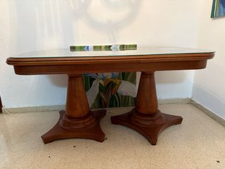 Mesa de comedor de madera y cristal