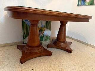 Mesa de comedor de madera y cristal