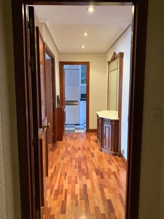 Mueble de entrada madera y mármol