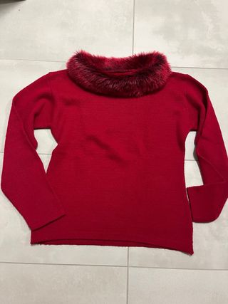 Maglione rosso con pelliccia